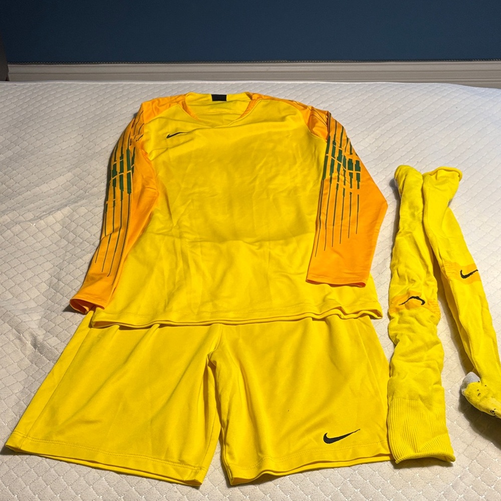 Nike Goalkeeper Men’s Yellow Soccer Set size Medium